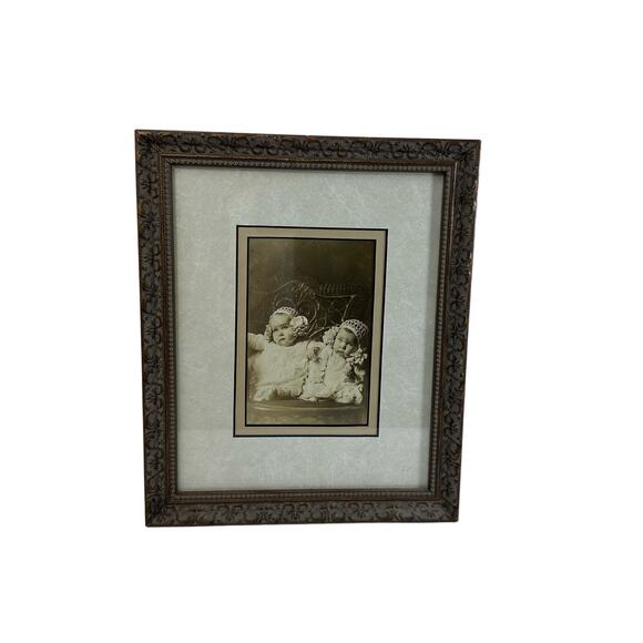 Vintage Ornate Picture Frame Antique‎ Photo of Babies Wall Decor - Picture 1 of 11